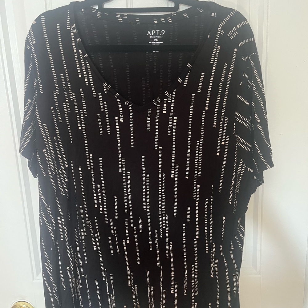 Apt. 9 Black and White Striped Women's Tee